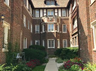 82 Temple Ct APT 301, Winnetka, IL