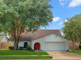7926 Windy Creek Dr, Houston, TX 77040