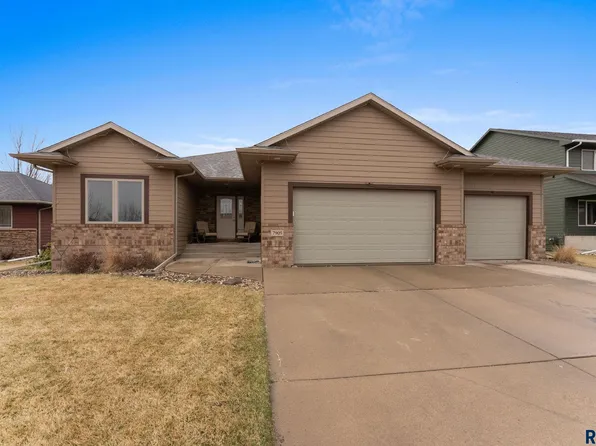7905 W Chesapeake Ln, Sioux Falls, SD 57106