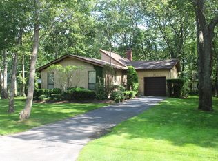 115 W Tiana Rd, Hampton Bays, NY 11946