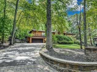 24 Makamah Rd, Northport, NY 11768