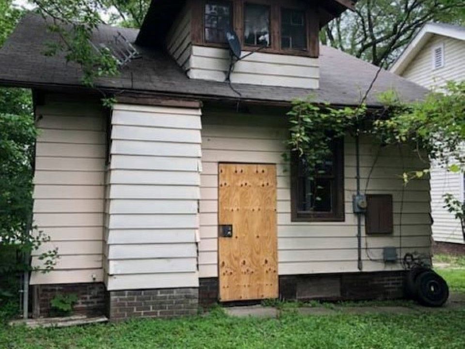 2nd image of 2728 Alexander St