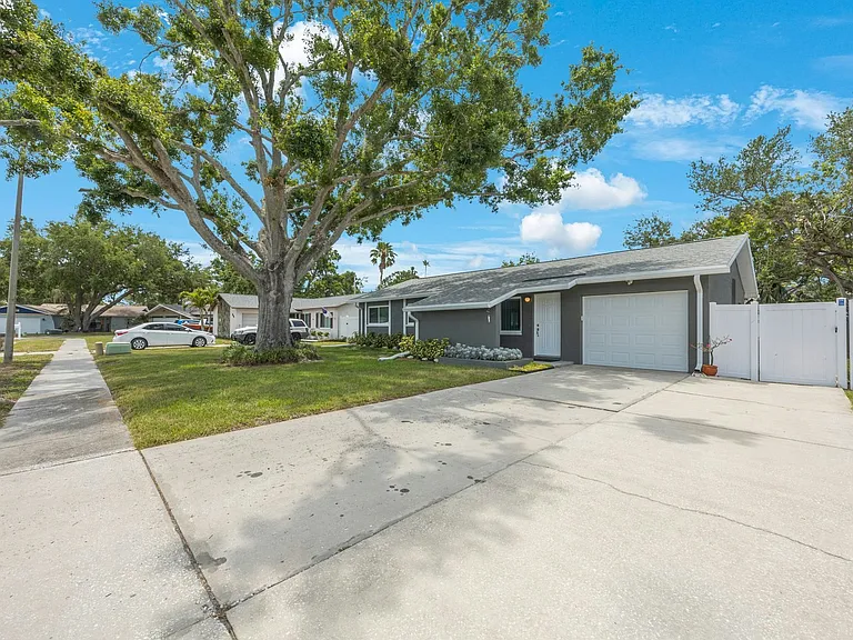 8214 Denise Dr — Photo 2