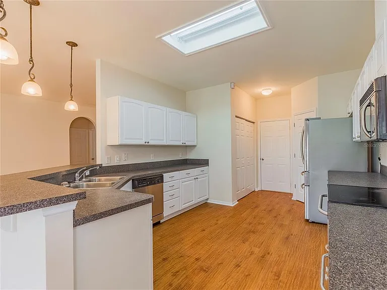 7595 SW 84th Dr — Photo 6