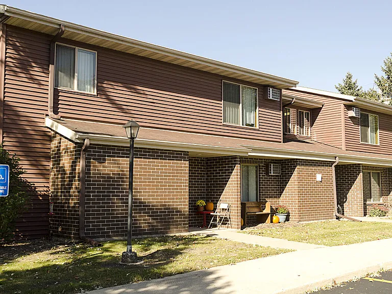 1119 Roseland Dr — Photo 11