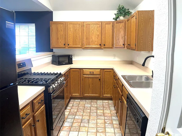 1747 Windy Park Cir — Photo 4