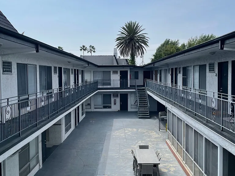 Jordan Court Apartments — Photo 8