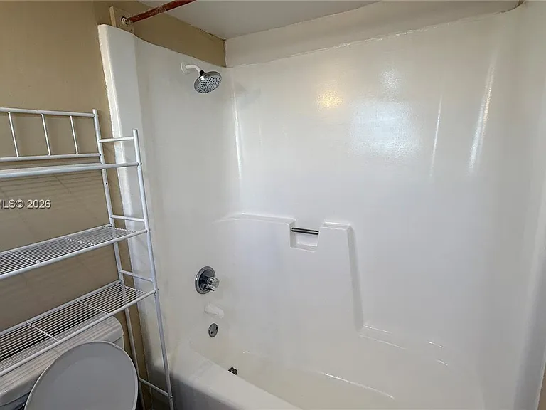 5168 NE 6th Ave #407 — Photo 5