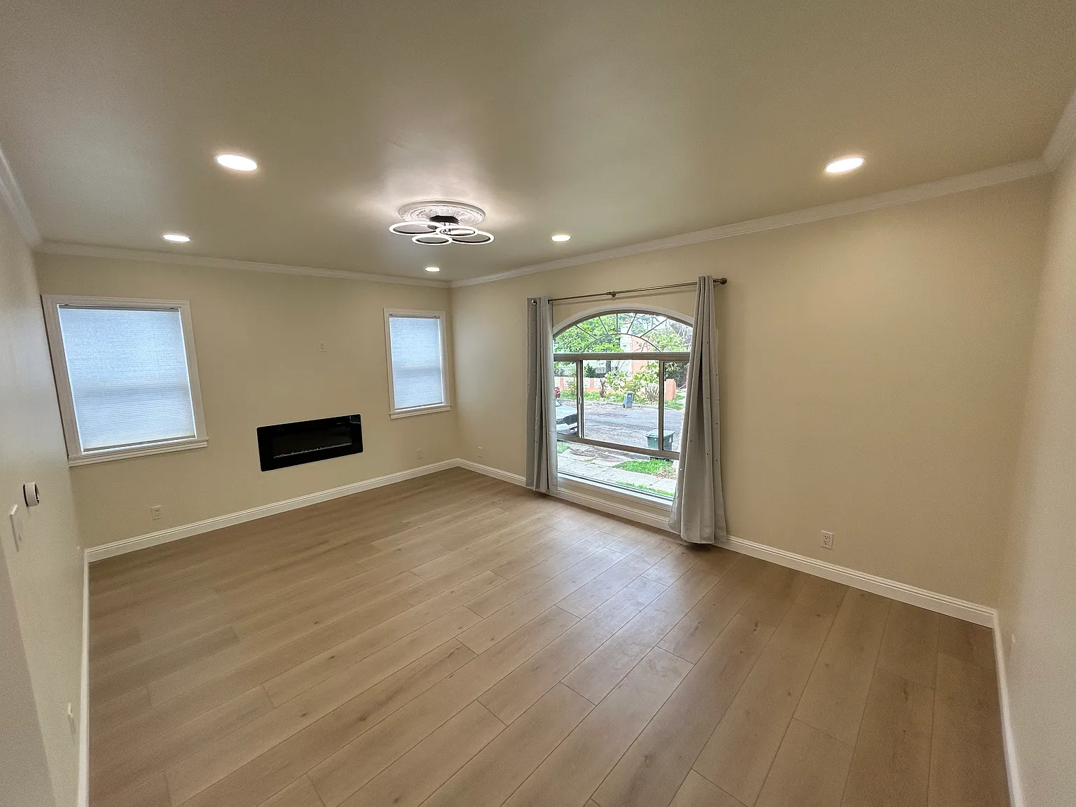 2 bed, 1200 sqft, $2,200 — Photo 4