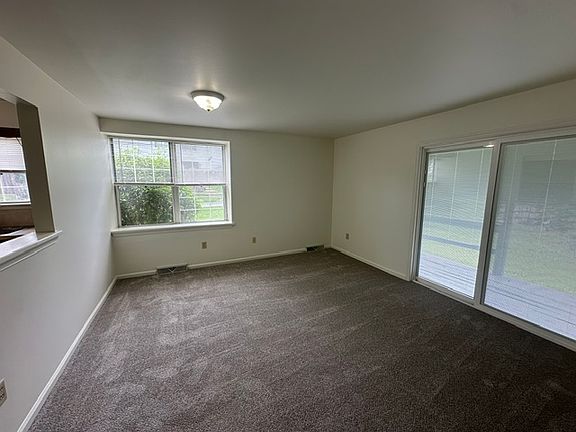 5th image of 886 Sturbridge Ln #A