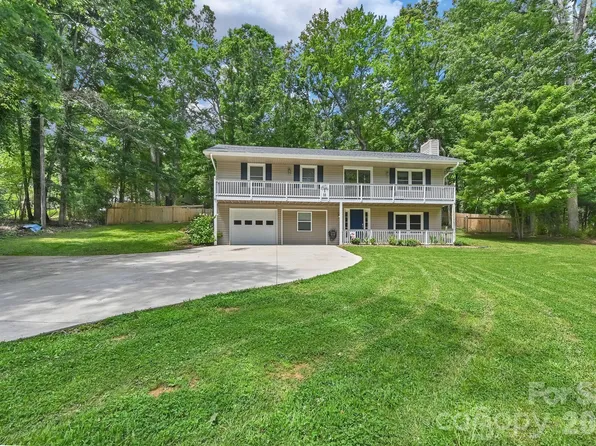 11 Greenwood Acres Dr, Mills River, NC 28759