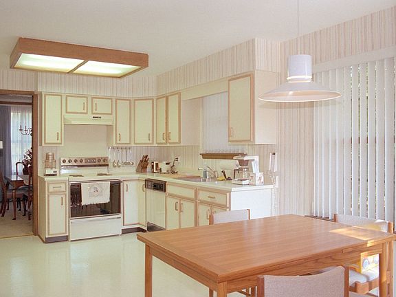 The kitchen in 1987, redone by Face Lifters - I hope it's been revamped by now