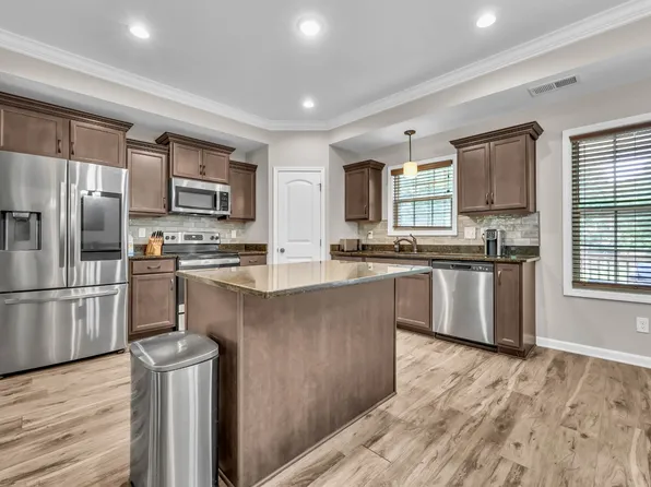 363 Barry Dr, Clarksville, TN 37040