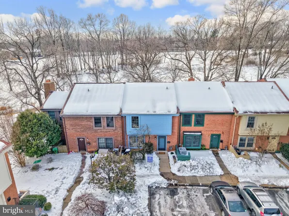 2120 Golf Course Dr, Reston, VA 20191