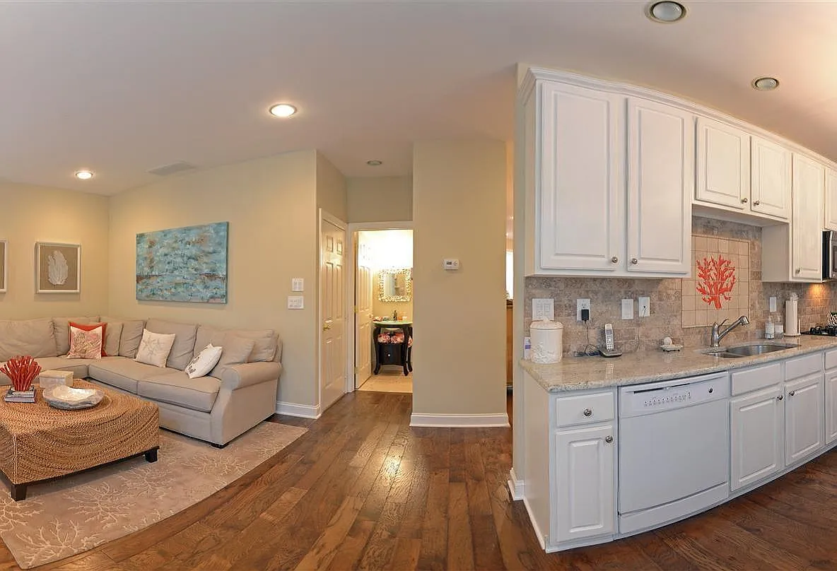 3 bed, 2.5 bath, 1906 sqft, $3,900 — Photo 2