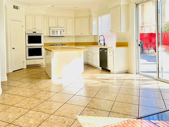 Kitchen Overview 1