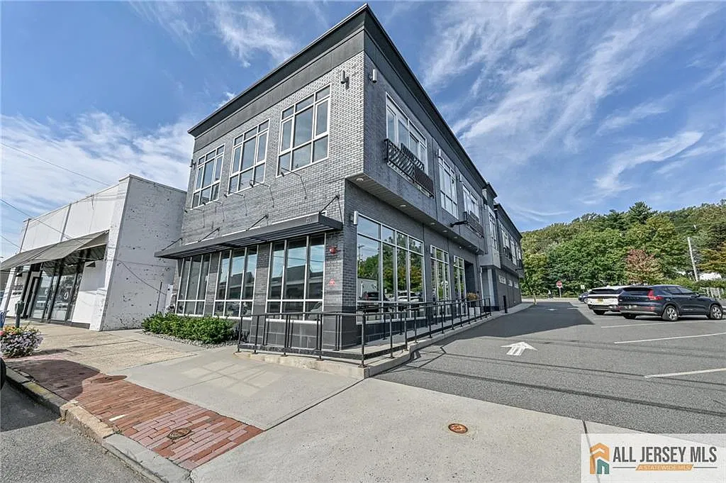 271 Millburn Ave — Photo 2