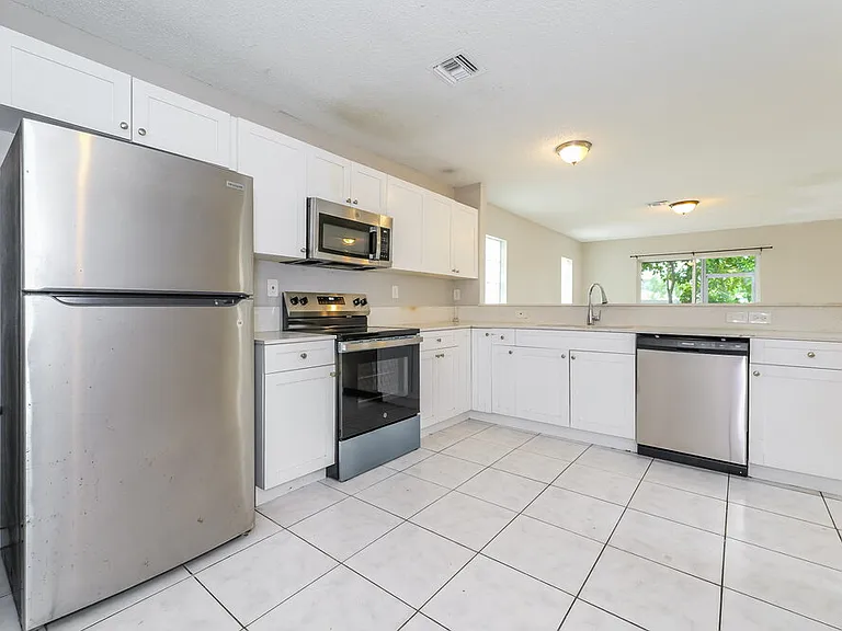 4124 Pine Hollow Cir — Photo 7