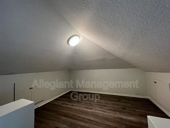3rd image of 228 N Beaumont Ave APT 5
