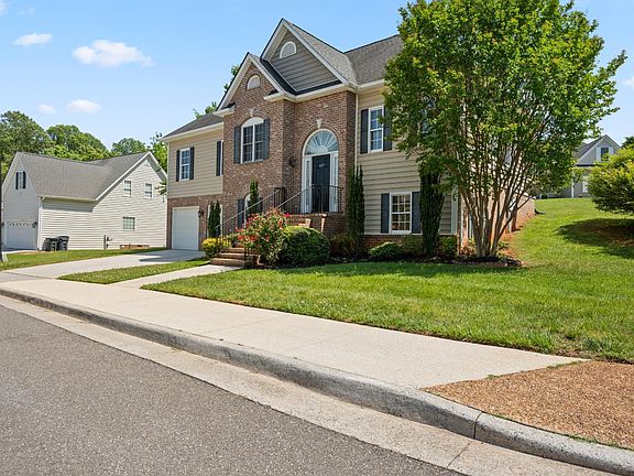 4th image of 607 Garbo Dr