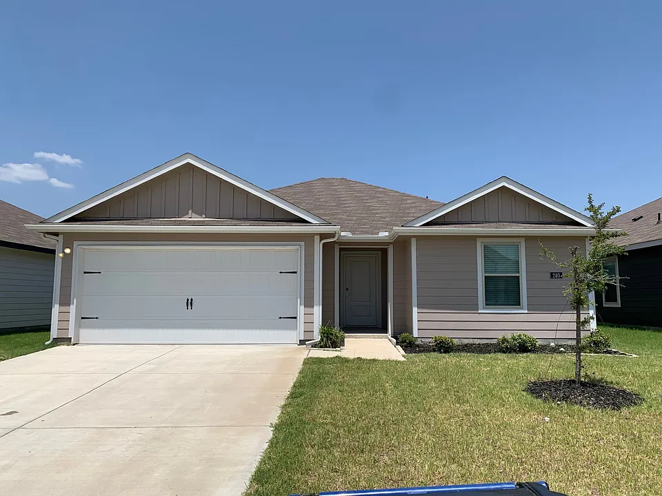 240 Boxwood Dr