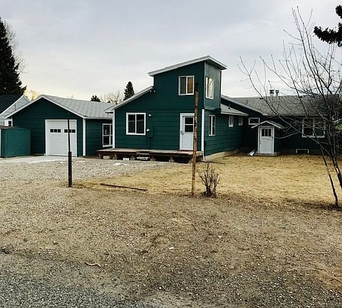 Dbl lot Backyard of home 