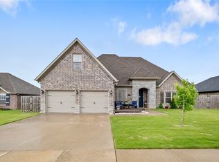951 Sunset Ln, Centerton, AR 72719