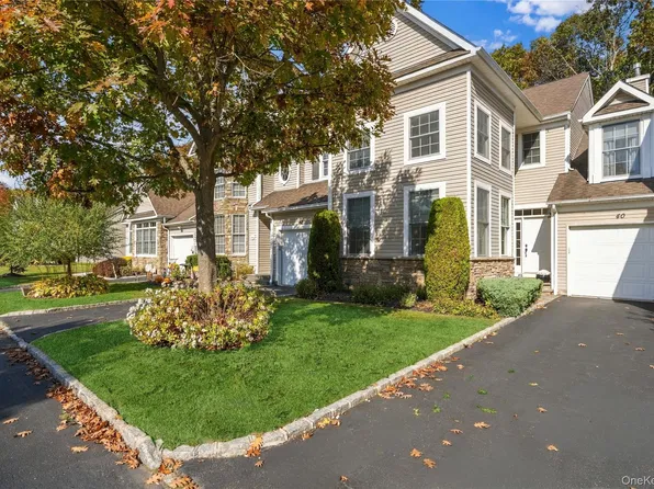 40 Eagle Circle, Bohemia, NY 11716