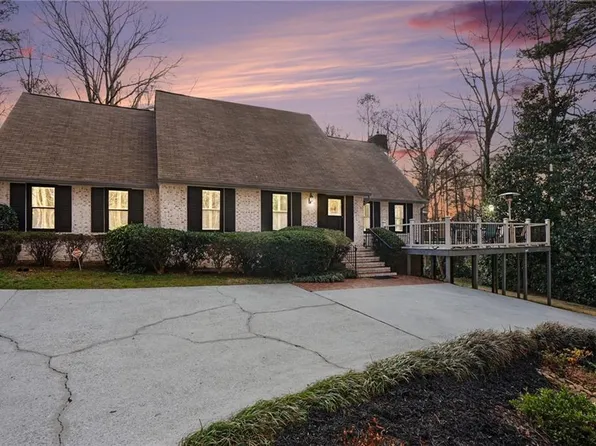 1445 Jay Ct, Snellville, GA 30078