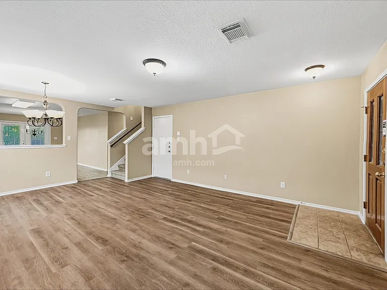 10518 Marengo Ln — Photo 6