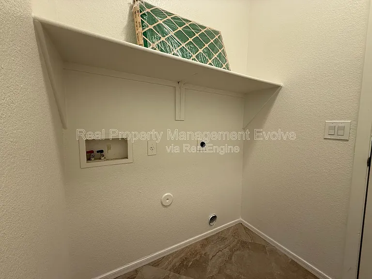 11913 W Jackson St — Photo 27