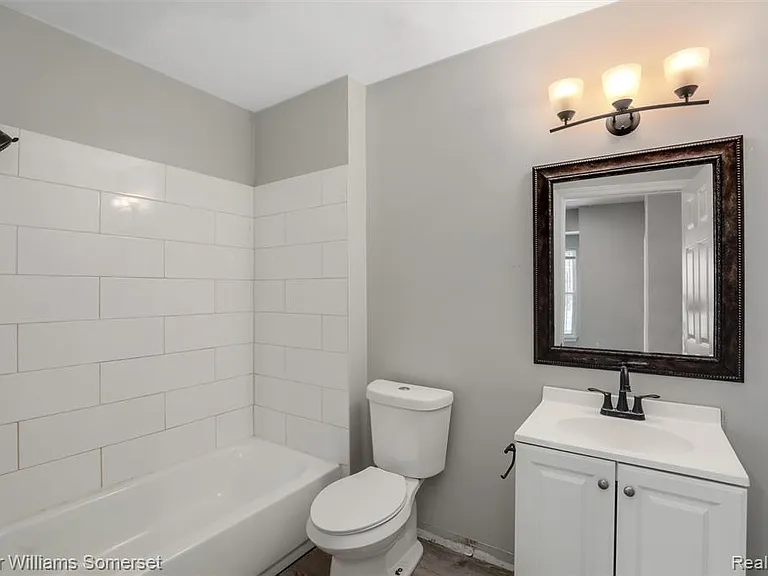 1119 Custer St — Photo 12