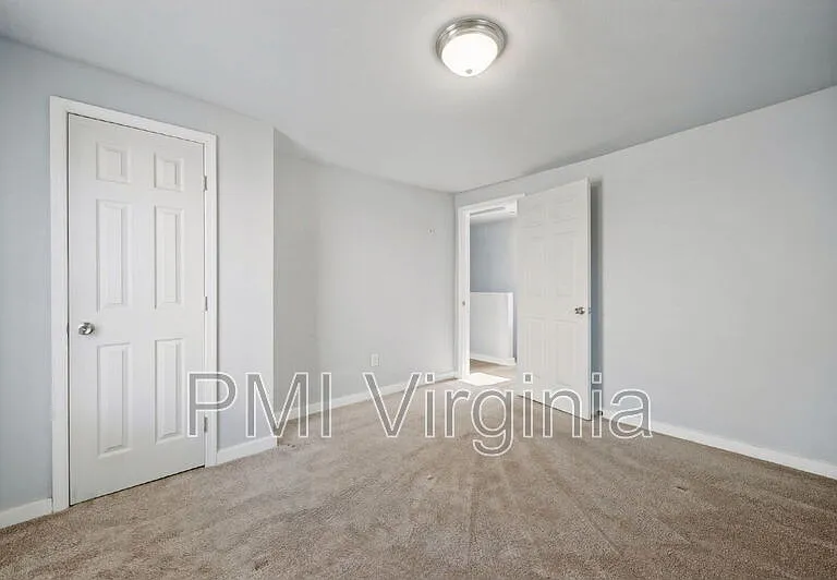 1035 W 36th St — Photo 18