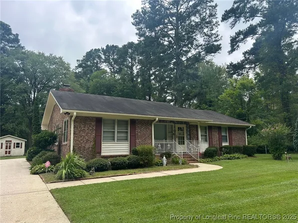 1646 Troy Dr, Fayetteville, NC 28312