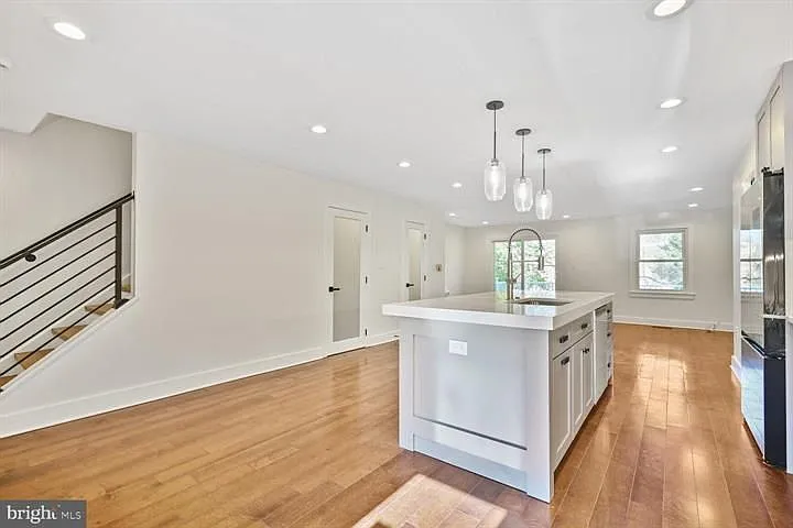 10222 Arizona Cir — Photo 5