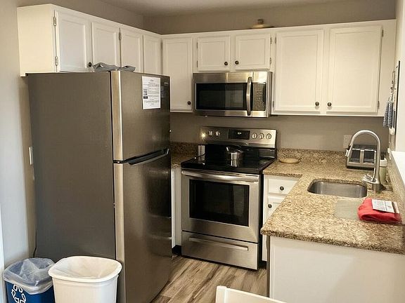 3rd image of 1351 Post Road #16