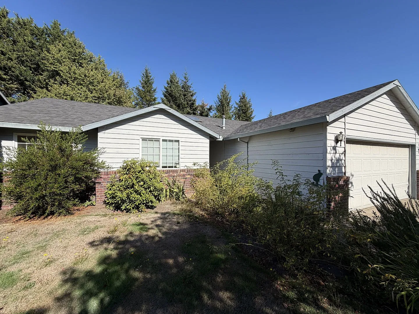 Spacious Single-Level 3 Bedroom Home with Vaulted Ceilings, Spacious Primary Suite & Attached Garage — Photo 4