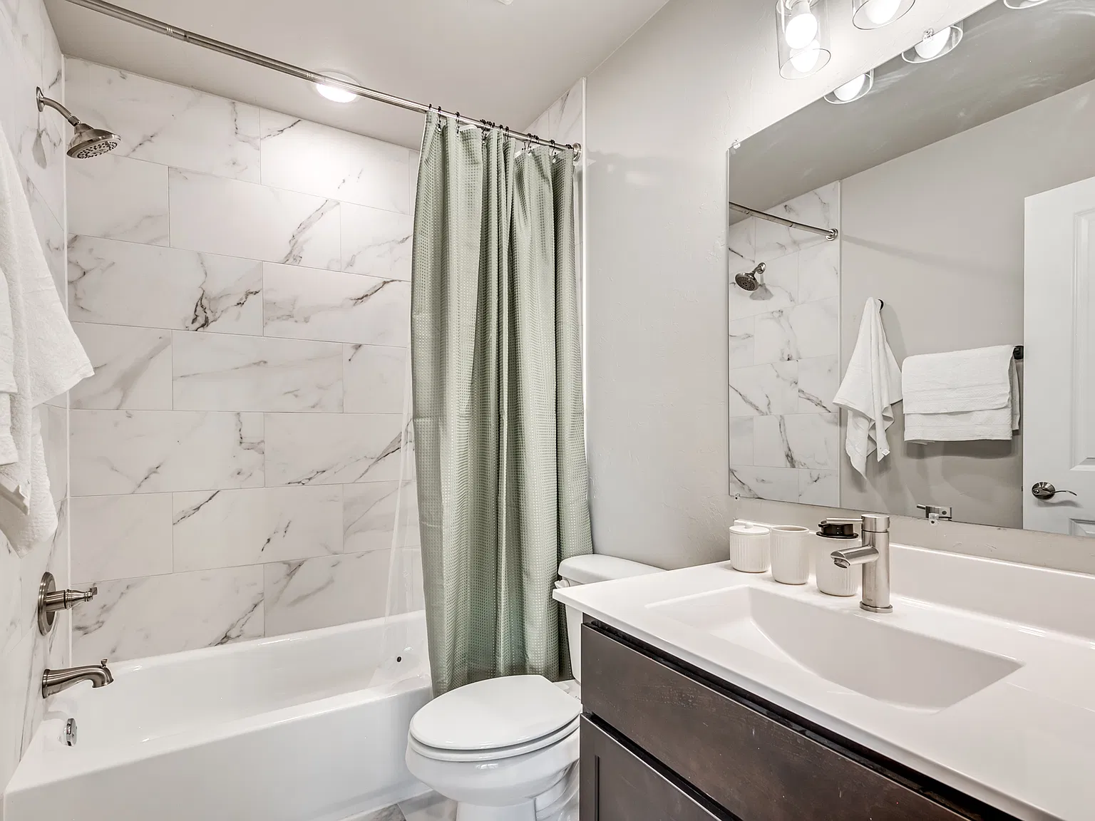 1452 E Park Pl — Photo 3