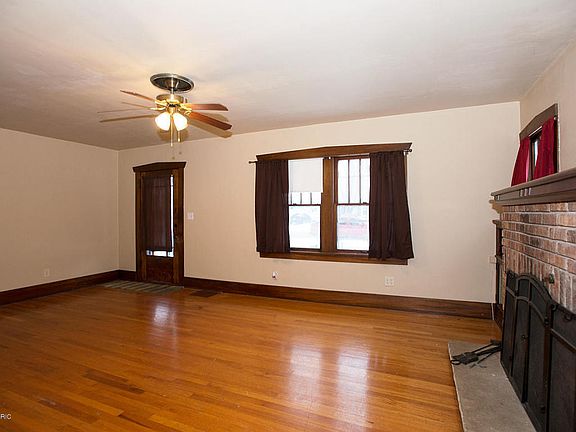 4th image of 235 Iroquois Ave