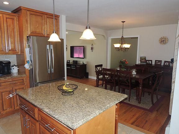 4th image of 647 5th St