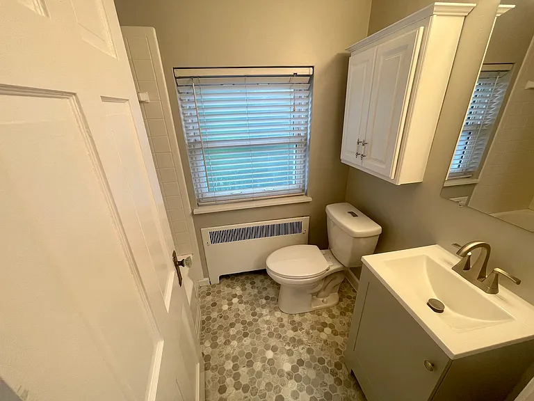 2984 Linwood Ave #3 — Photo 6