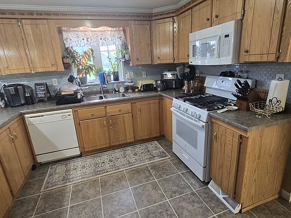 3rd image of 1240 Pushaw Rd