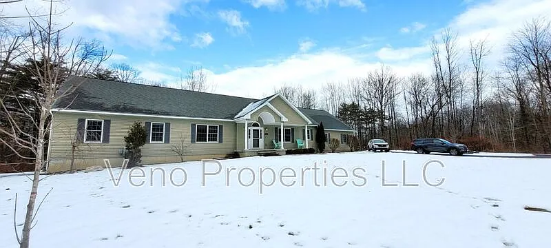 5 bed, 2.5 bath, 2993 sqft, $3,800 — Photo 2