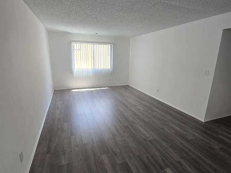 5531 Corteen Pl — Photo 15