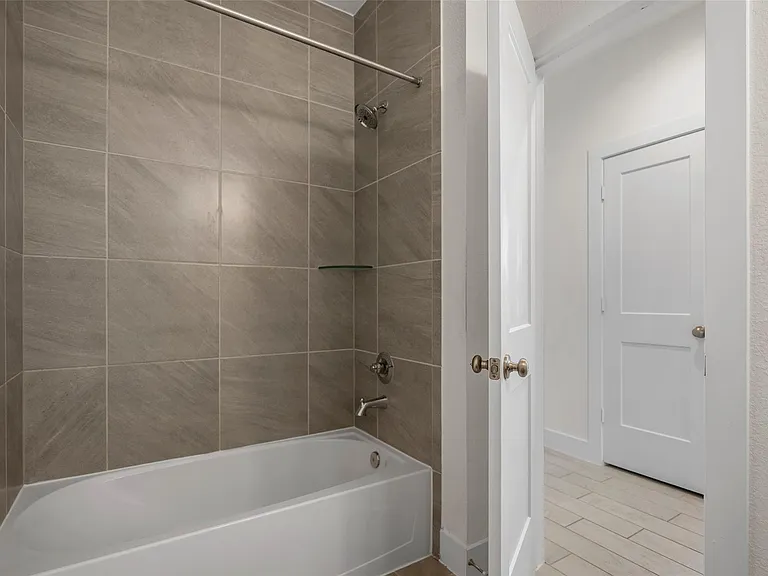 21130 Medina River Dr — Photo 25