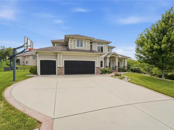 324 NW Thoreau Cir, Lees Summit, MO 64081