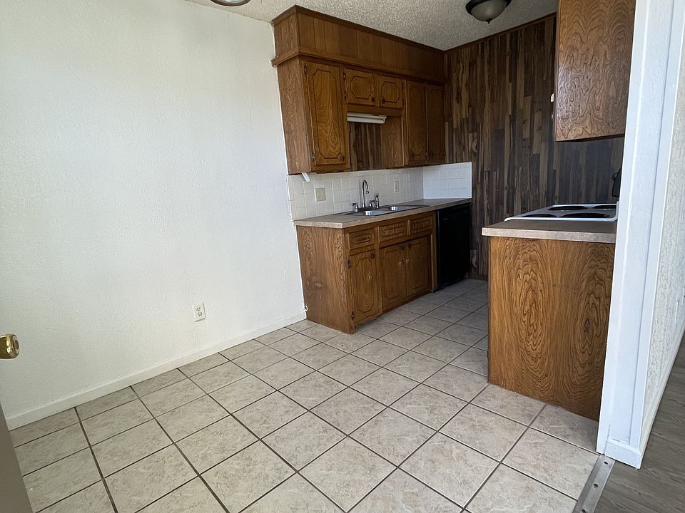2nd image of 606 NW J St #11504610