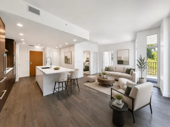 2888 Arbutus St #305, Vancouver, BC V6J 3W5
