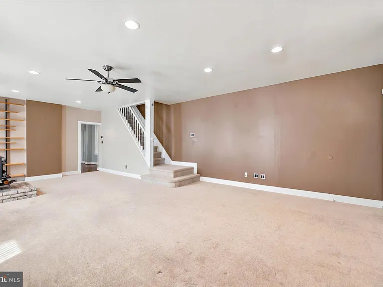 712 E Hector St — Photo 5