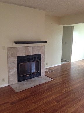4th image of 2048B Oliver Ave